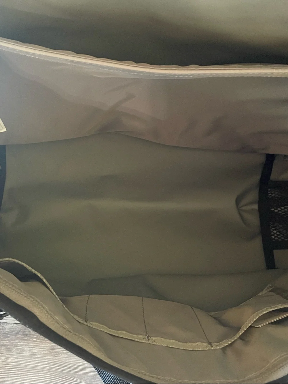 New ✨TIMBUK2 x META extra Large Messenger Bag
